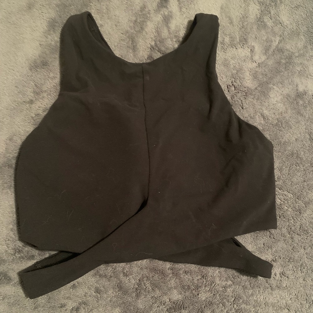 Athleta conscious cut out black crop top
